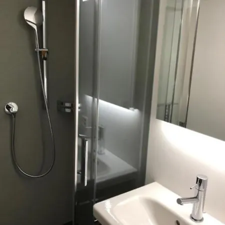Heimelige 3,5 Zimmer Dachwohnung - B48577 * 采尔马特