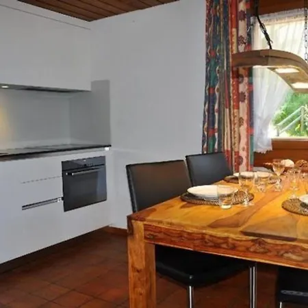 Heimelige 3,5 Zimmer Dachwohnung - B48577 公寓 *